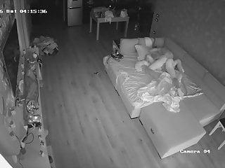 Heisses Paar fickt auf der Couch vor Webcam