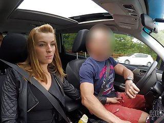 Der Freund fickt seine Freundin vor der versteckten Kamera