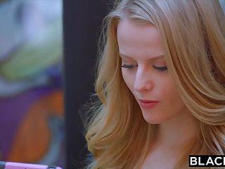Sie ist immer geil auf seinen langen schwarzen Schwanz