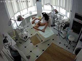 Versteckte Kamera im schönheitssalon filmt alles