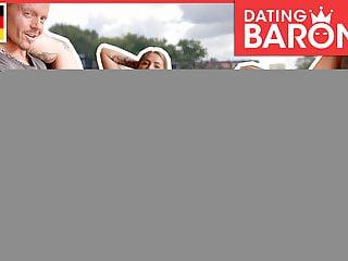 Der deutsche Pornostar Mia Magma bläst den Schwanz und wird mit Sperma bedeckt