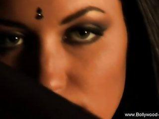 Ihren exotische Schönheit macht es sich selbst