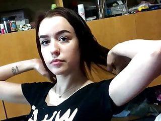 Rumänische Brünette in ihrem ersten Porno gefickt