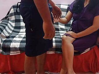 Schöne Brünette Shrima malati in der hündchenstellung gefickt