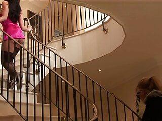 Süße Mädels werden wild gefickt bevor ihr Gesicht vollgespritzt wird