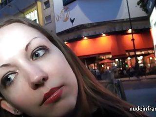 Hübsche junge Brünette wird hart gefickt