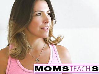 Stiefmutter gibt Nachhilfe in Sachen Sex