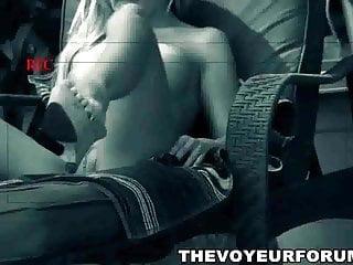 Blonde Babe bläst und fickt am Pool