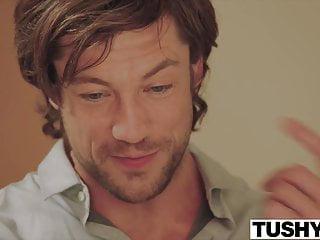 Tushy Teen bekommt den Arsch gedehnt