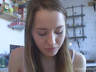 Studentin mit geilen Kurven beim ficken vor der Kamera