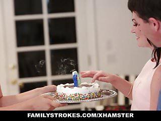 Familienbande - Papa fickt seine stieftöchter während Mutter schläft