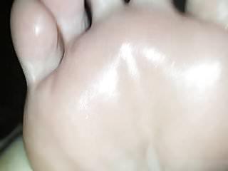 Sexy Latina macht die Beine breit