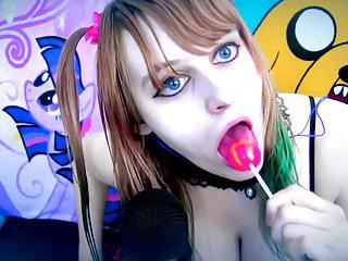 Zwei hübsche Mädels lecken sich gegenseitig die Mösen