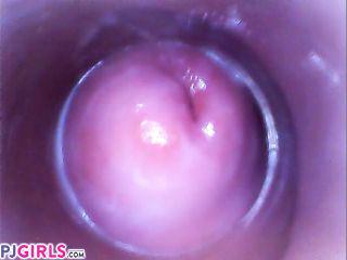 Geile Girls mit nassen Fotzen vor der Webcam