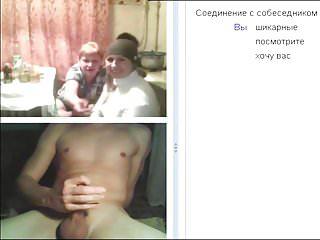 Mädchen schauen sich die online Schwänze an