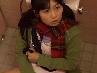 Junges Mädchen beim Sex auf dem klo - alt und jung beim Sex auf der öffentlichen Toilette