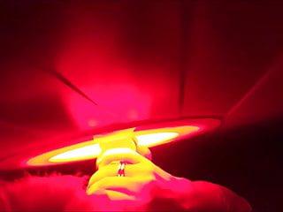 Die geile injection bekommt die Wichse aus dem Fickloch