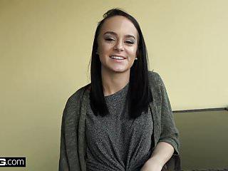 Teen Kylie Martin in der hündchenstellung gefickt