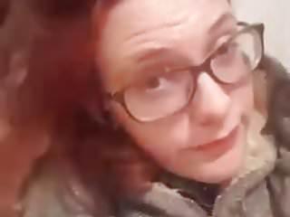 Amateurin wird auf der strasse abgeschleppt