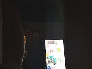 Ehefrau mit Brille wird anal gefickt