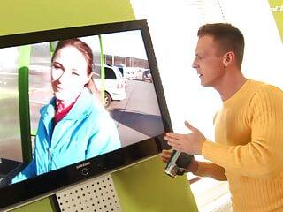 Notgeile Schlampe von der straße zum ficken abgeschleppt