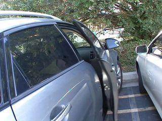 Sieh zu wie die enge Muschi gefickt wird