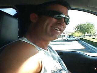 Junge Brünette Lela Star reitet auf einem harten Schwanz