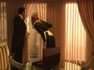 Geiles Paar beim Blowjob auf dem fußboden