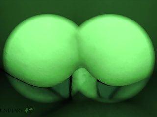 Mutter fickt in der Küche mit ihrer Stiefschwester