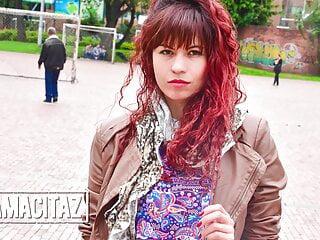 Latina mit süßem Arsch wird zum reiten gebracht