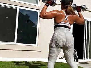 Geile Stripperin mit großem Arsch und schönen Titten