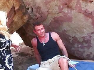 Bürofick mit der blonden Transe sie fickt und lässt sich dabei filmen