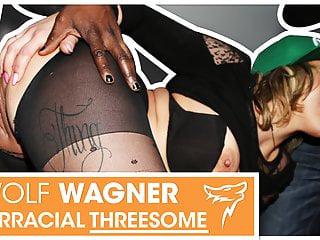 Die nuttige Schlampe Eva Adams wird im Auto von den Männern gefickt