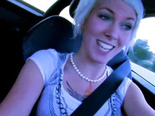 Harter Analfick und Gesichtsfick am Strand mit der hübschen Brünetten in hd