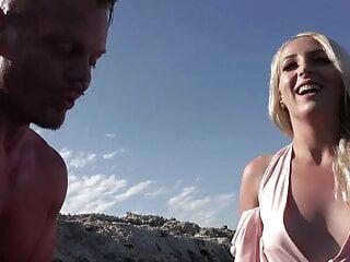 Hübsche Teen Fotze wird von deutschen Typ verführt