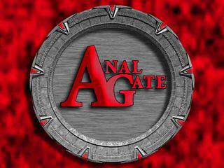 Süsse Brünette wird in den Arsch gefickt