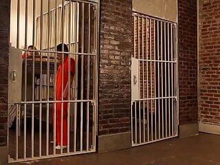 Babes Lily Cade und Nikki Capone lecken sich